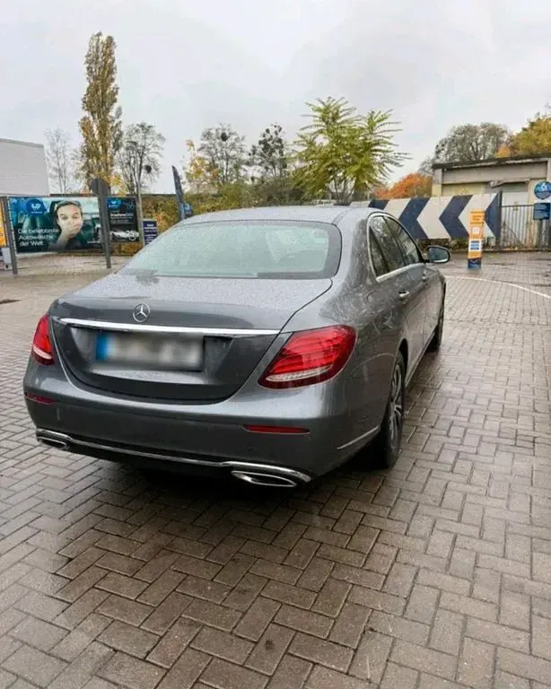 Gebraucht Mercedes E200 184 PS (135 kW) 2018 Grau Limousine