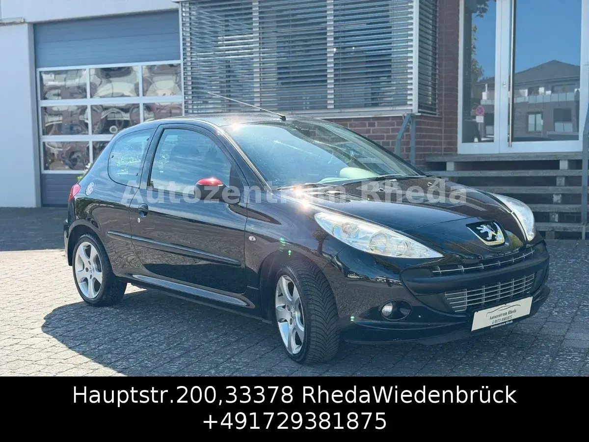 Gebraucht Peugeot 206+ Basis 75 PS (55 kW) 2010 Schwarz Kleinwagen