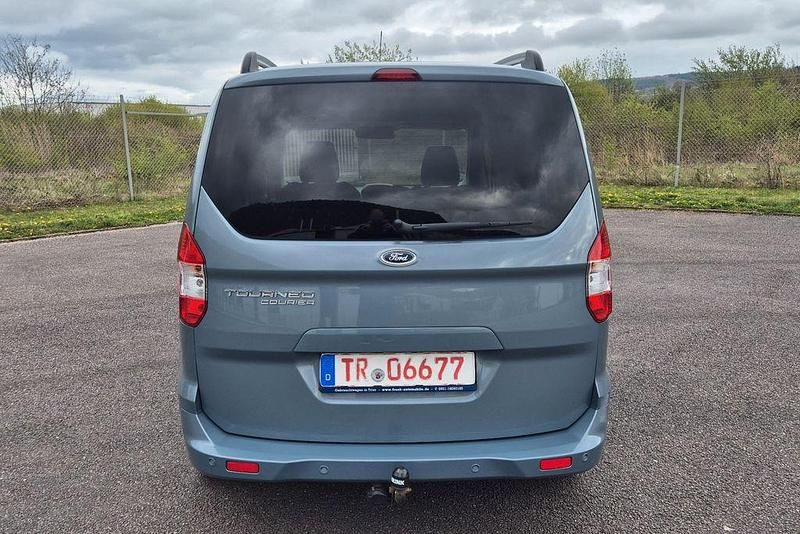 Gebraucht Ford Tourneo Courier Titanium 101 PS (74 kW) 2021 Blau Van / Kleinbus