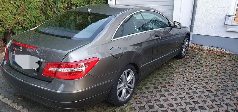 Gebraucht Mercedes E200 Avantgarde 184 PS (135 kW) 2013 Grau Coupé