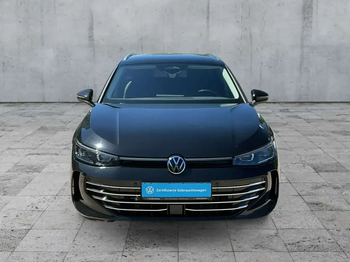 Gebraucht VW Passat Elegance 204 PS (150 kW) 2025 Grenadillschwarz metallic Kombi