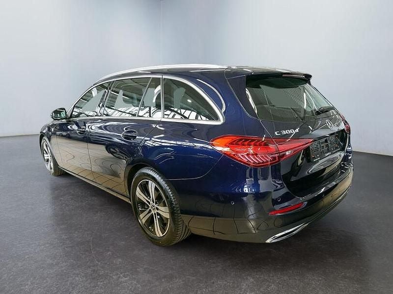 Gebraucht Mercedes C300 Avantgarde 265 PS (194 kW) 2023 Blau Limousine