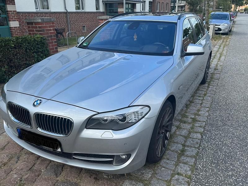 Silber Gebraucht 2012 BMW 525 Kombi | 8.700 € (Fairer Preis) - Bild 1/4