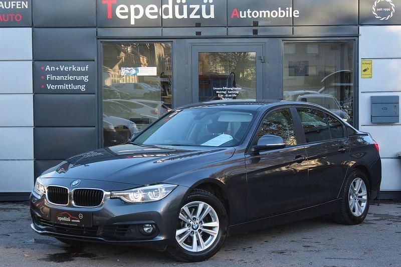 Grau Gebraucht 2018 BMW 320 Advantage Limousine | 13.999 € (Fairer Preis) - Bild 1/4