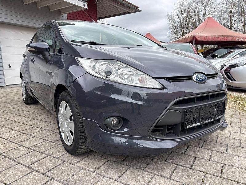 Gebraucht Ford Fiesta Titanium 82 PS (60 kW) 2011 Blau Kleinwagen