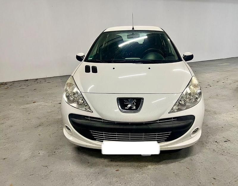 Gebraucht Peugeot 206 73 PS (53 kW) 2012 Weiß Limousine