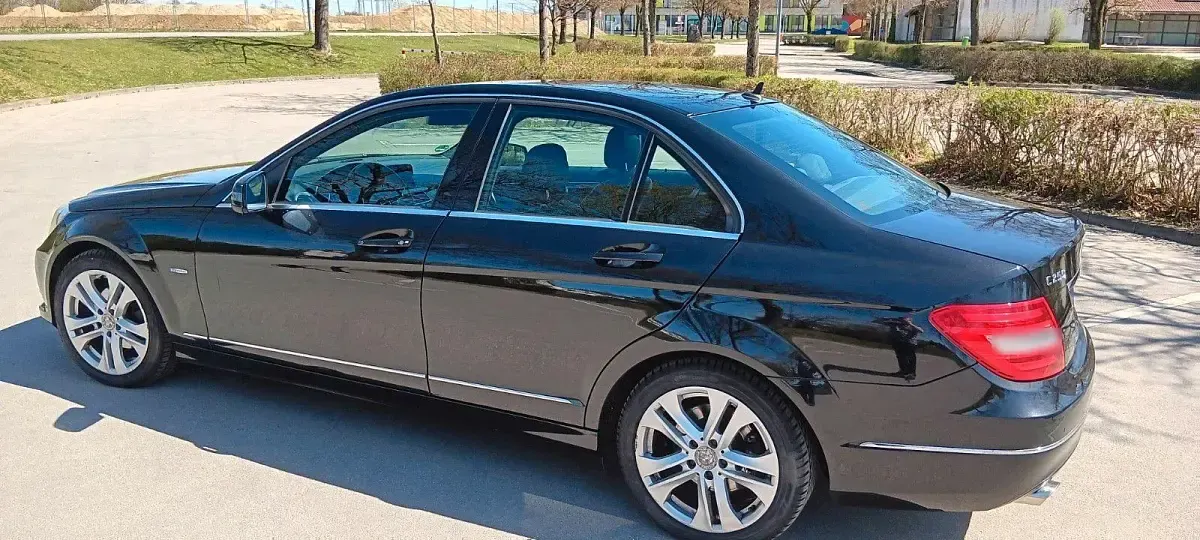 Gebraucht Mercedes C250 204 PS (150 kW) 2012 Schwarz Limousine