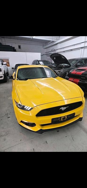 Second-hand Ford Mustang 317 CP (233 kW) 2017 Galben Coupe