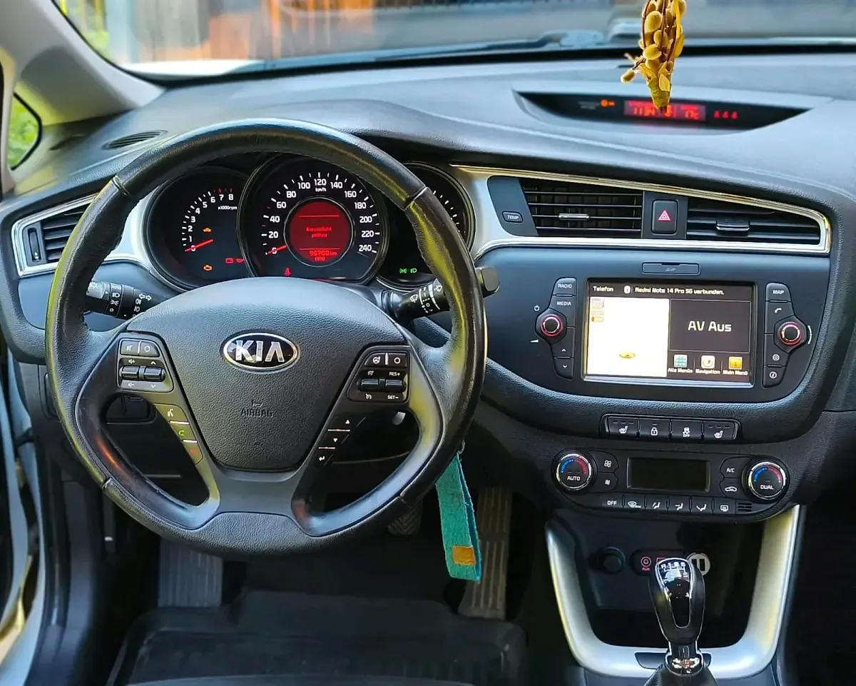 Gebraucht Kia Ceed 100 PS (73 kW) 2018 Weiß Kleinwagen