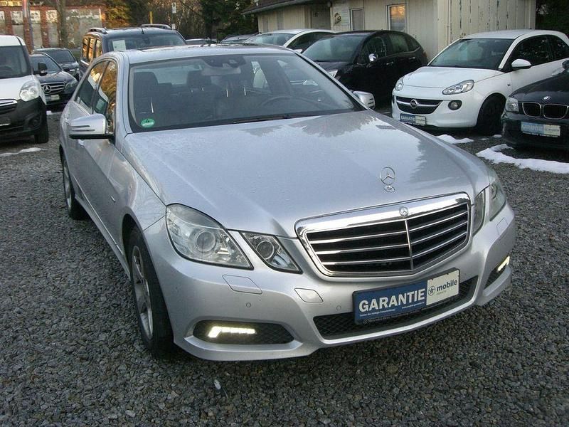 Silber Gebraucht 2010 Mercedes E220 Limousine | 8.990 € (Fairer Preis) - Bild 1/4