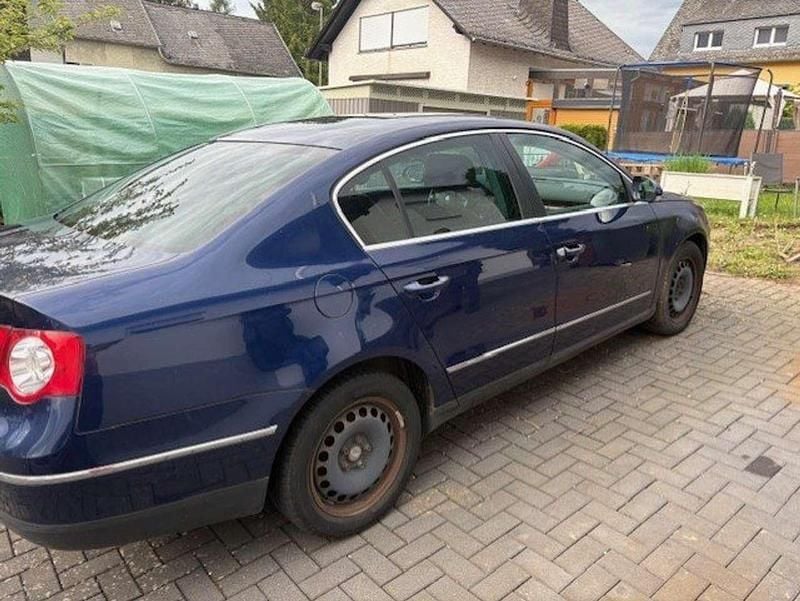 Gebraucht 2005 VW Passat Highline Limousine | 900 € (Superpreis) - Bild 1/4