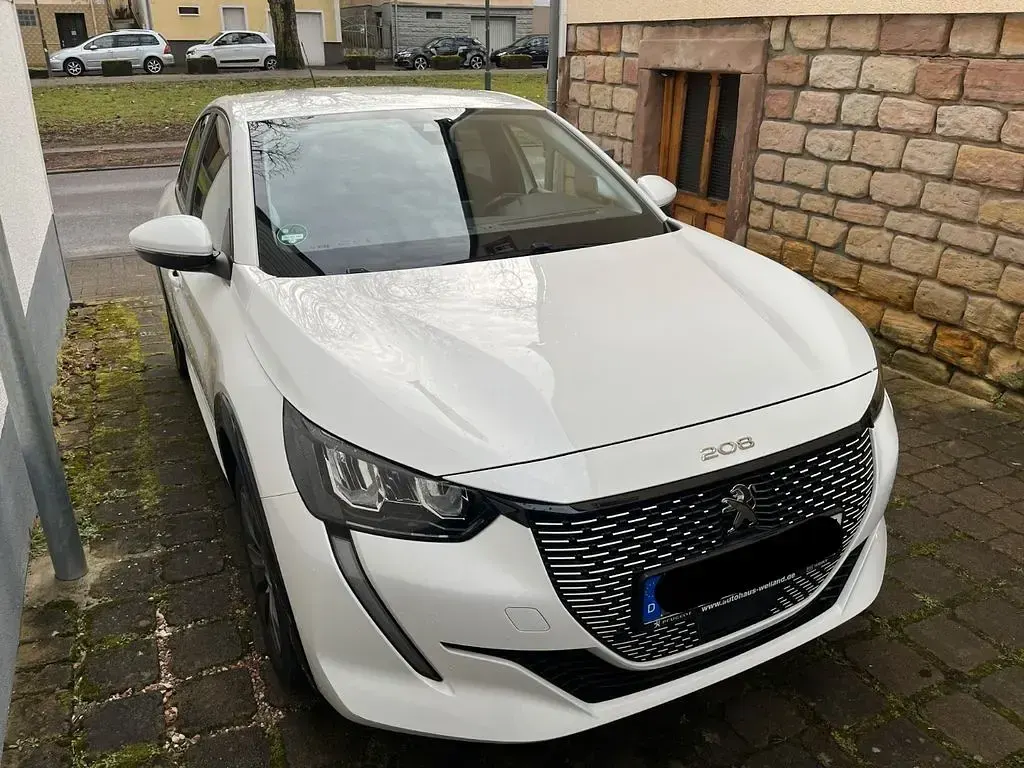 Gebraucht Peugeot e-208 Active 100 kW (136 PS) 2021 Weiß Kleinwagen