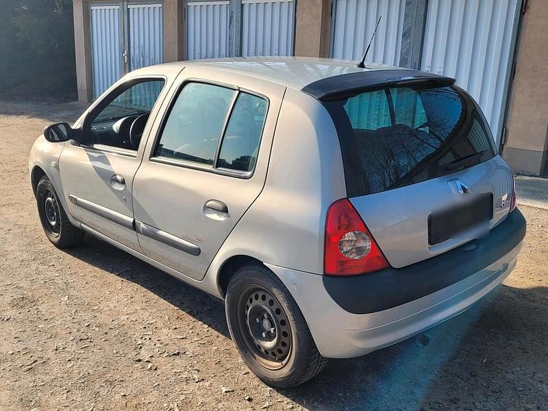 Gebraucht Renault Clio II 58 PS (42 kW) 2004 Silber Kleinwagen