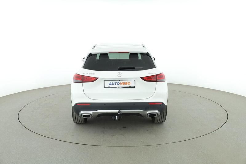 Gebraucht Mercedes GLA200 Progressive 163 PS (119 kW) 2021 Weiß SUV