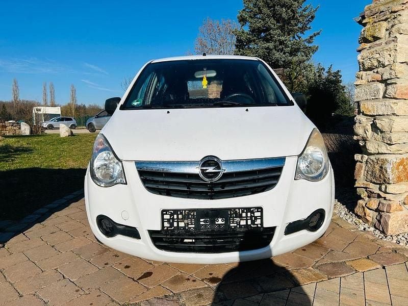 Gebraucht Opel Agila Basis 68 PS (50 kW) 2012 Weiß Kleinwagen
