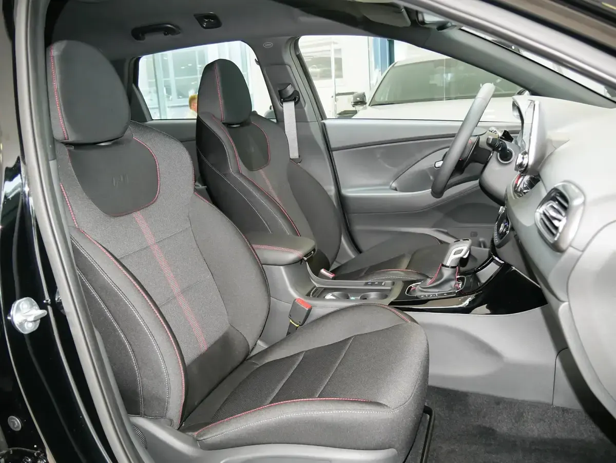 Neu Hyundai i30 N Line 150 PS (110 kW) 2026 Abyss black / mic Kombi