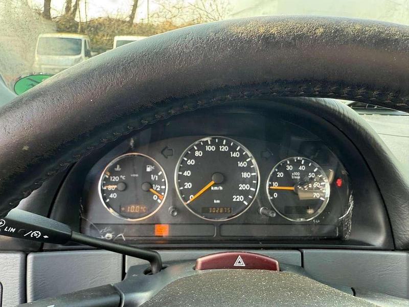 Gebraucht Mercedes ML320 218 PS (160 kW) 1999 Silber SUV