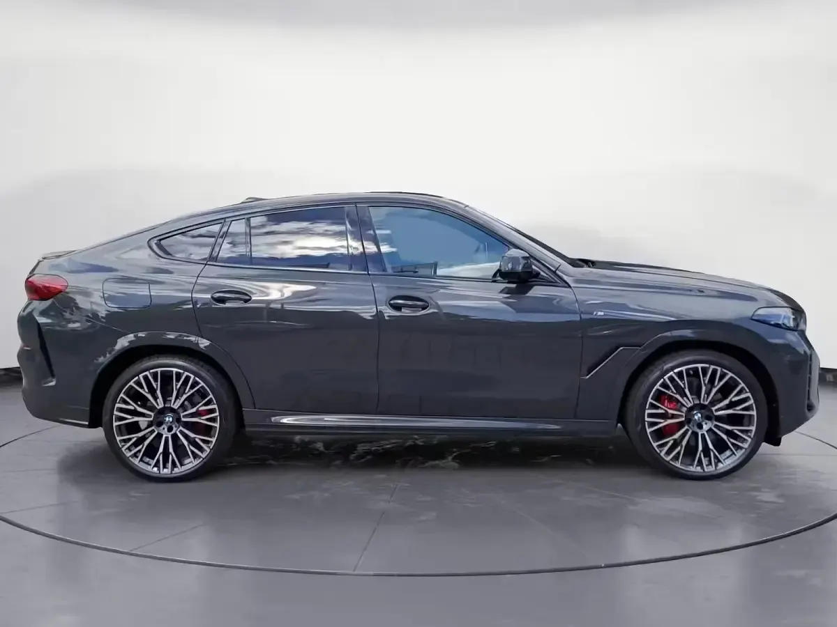 Neu BMW X6 M Sport 298 PS (219 kW) 2026 Grau SUV