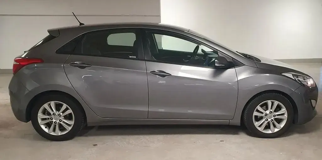 Gebraucht Hyundai i30 Classic 99 PS (72 kW) 2012 Grau Limousine