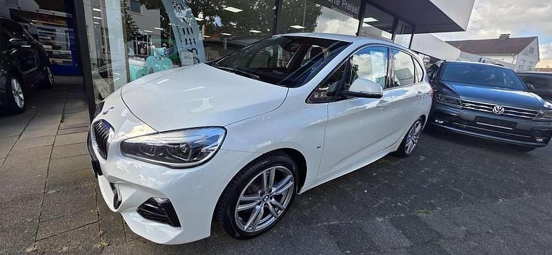 Weiß Gebraucht 2020 BMW 216 Active Tourer M Sport Van / Kleinbus | 19.990 € (Teuer) - Bild 1/4