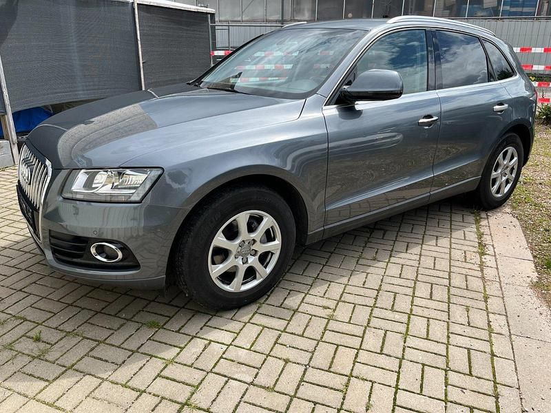 Grau Gebraucht 2015 Audi Q5 Comfort SUV | 11.600 € (Guter Preis) - Bild 1/4