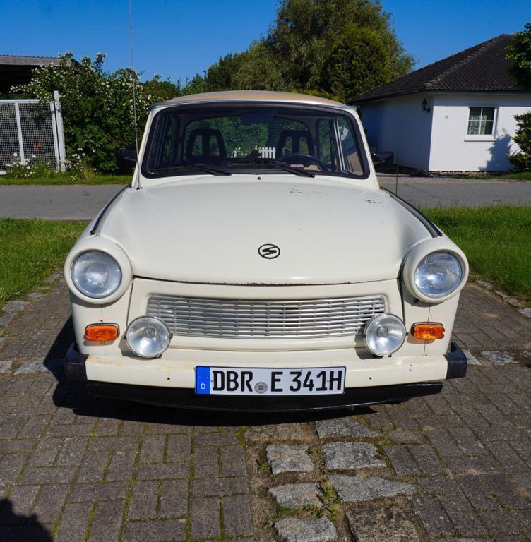 Weiß Gebraucht 1985 Trabant 601 Limousine | 10.000 € - Bild 1/4