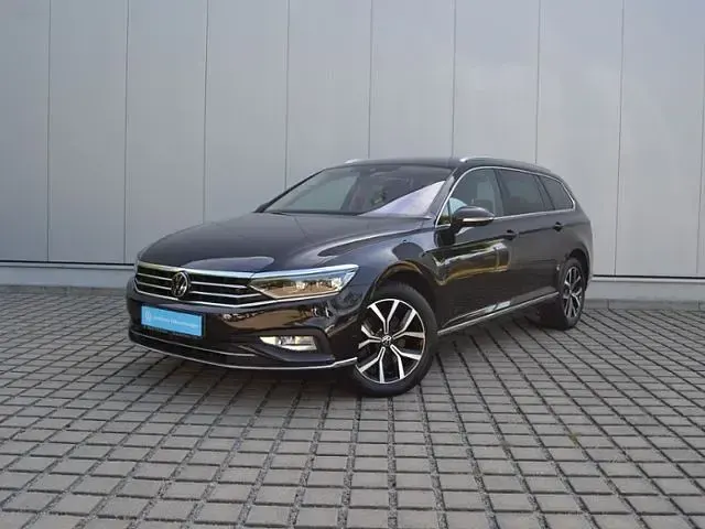 Gebraucht VW Passat Elegance 150 PS (110 kW) 2022 Deep black perleffekt (metallic) Kombi