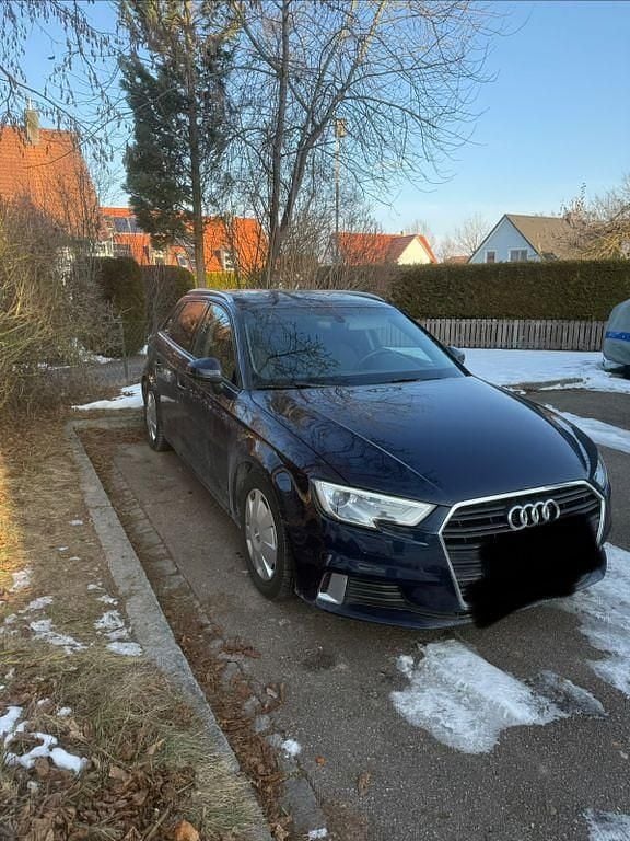 Blau Gebraucht 2018 Audi A3 Sport Limousine | 12.800 € (Superpreis) - Bild 1/4