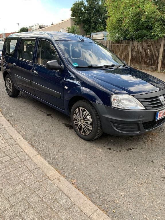 Blau Gebraucht 2011 Dacia Logan Basis Limousine | 2.950 € (Fairer Preis) - Bild 1/4
