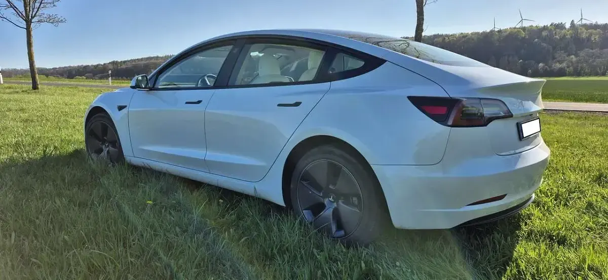 Gebraucht Tesla Model 3 RWD 208 kW (283 PS) 2023 Weiß Limousine