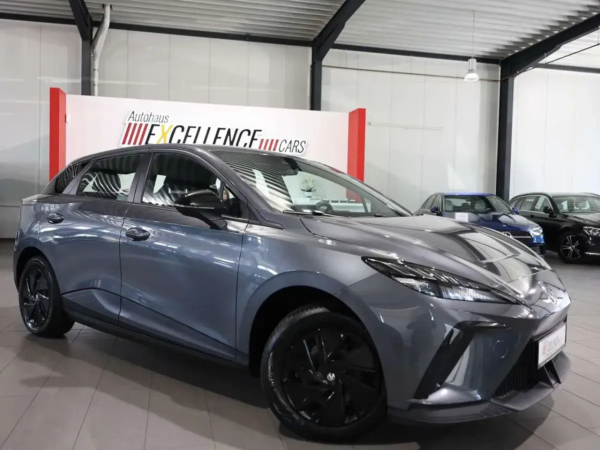 Gebraucht MG MG4 EV 125 kW (170 PS) 2023 Grau metallic Kleinwagen