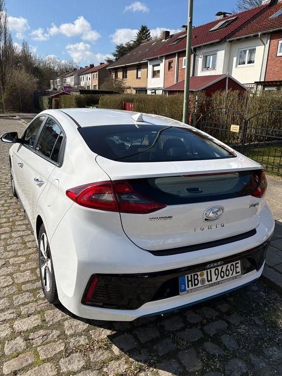 Gebraucht Hyundai Ioniq Premium 141 PS (103 kW) 2018 Weiß Kleinwagen