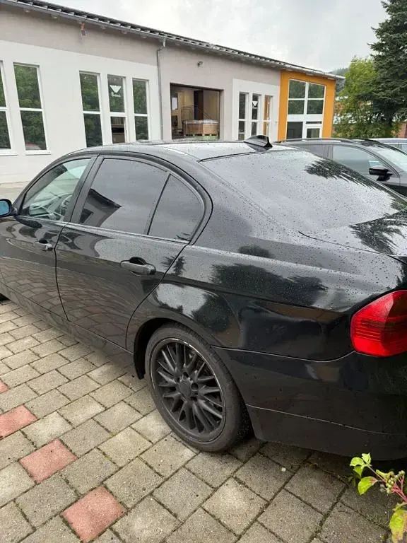 Gebraucht BMW 320 163 PS (119 kW) 2005 Schwarz Limousine