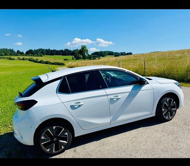 Gebraucht Opel Corsa-e 100 kW (136 PS) 2021 Weiß Kleinwagen