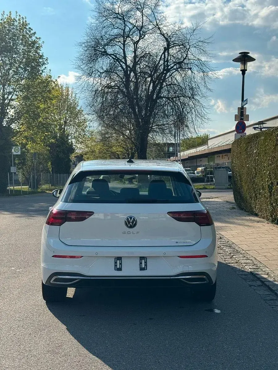 Gebraucht VW Golf VIII Style 204 PS (150 kW) 2022 Weiß Limousine