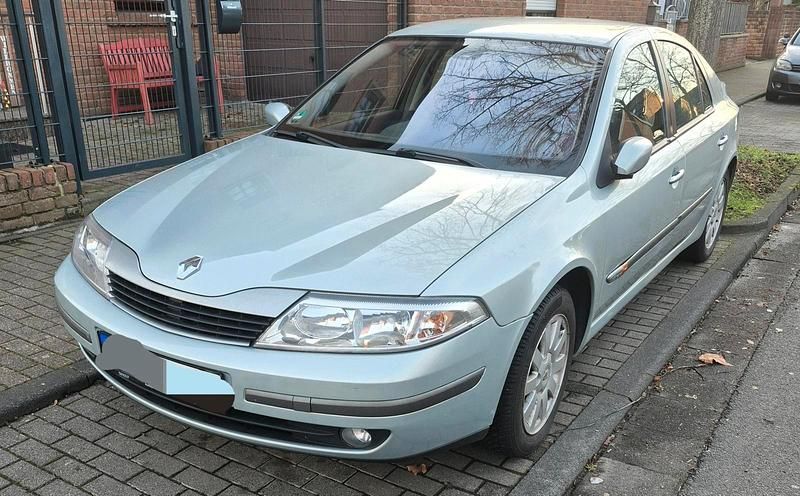Silber Gebraucht 2001 Renault Laguna II Limousine | 1.200 € (Fairer Preis) - Bild 1/4