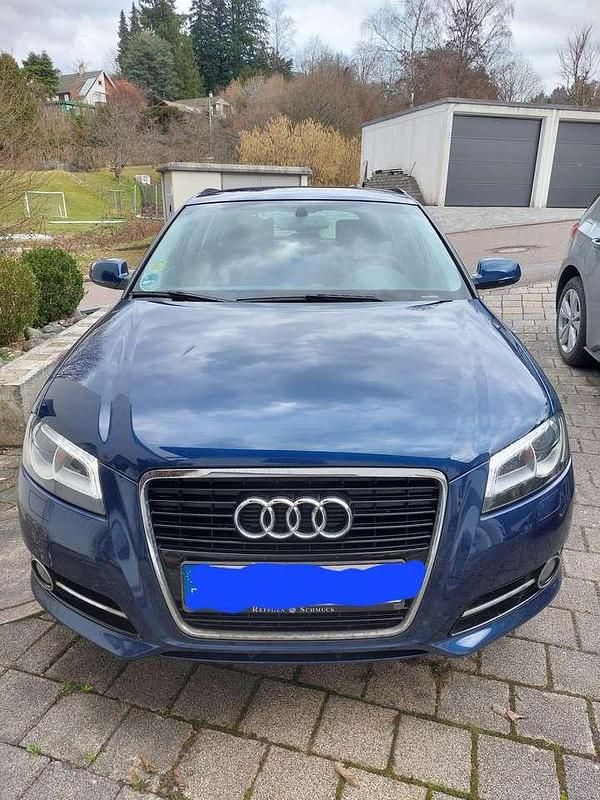 Gebraucht Audi A3 Attraction 105 PS (77 kW) 2013 Blau Kombi