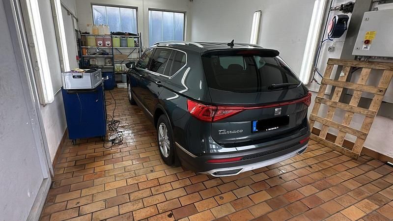 Grün Gebraucht 2021 Seat Tarraco XCELLENCE SUV | 18.900 € (Superpreis) - Bild 1/4