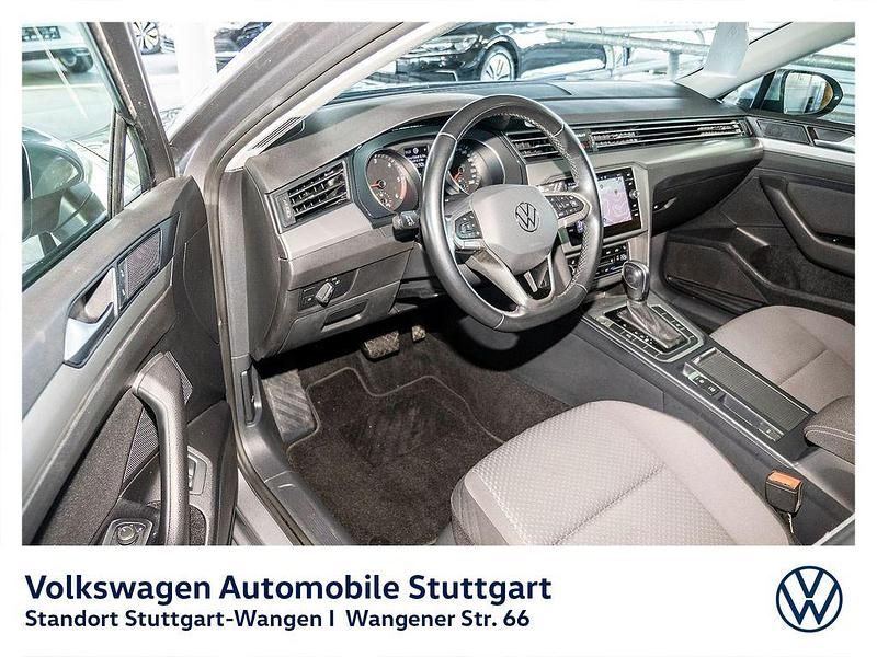 Gebraucht VW Passat Basis 122 PS (89 kW) 2022 Silber Kombi