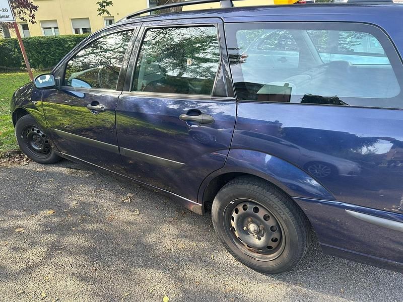 Second-hand Ford Focus 101 CP (74 kW) 2002 Albastru Break