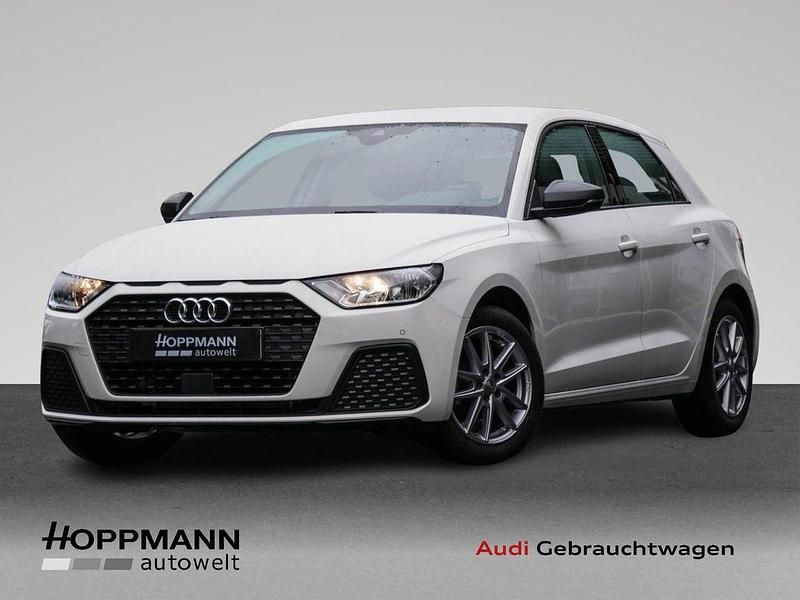 Weiß Gebraucht 2024 Audi A1 Sportback Comfort Kleinwagen | 19.980 € (Superpreis) - Bild 1/4