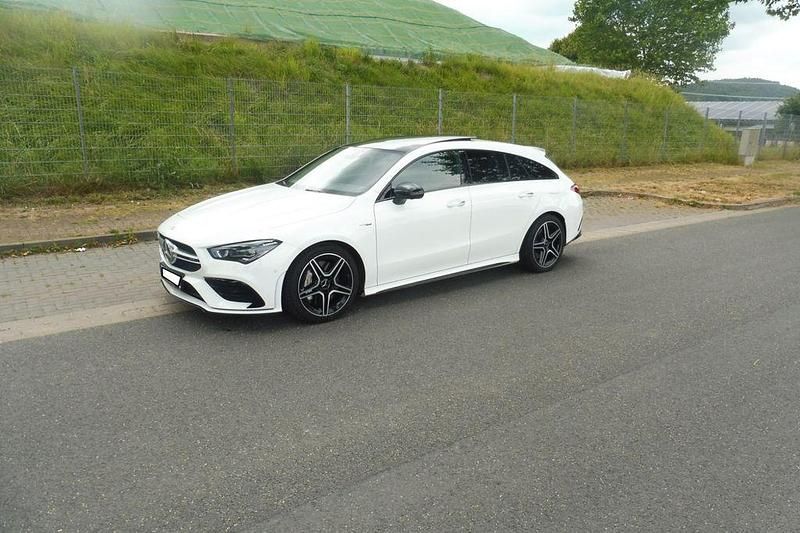 Weiß Gebraucht 2023 Mercedes CLA35 AMG AMG Limousine | 35.000 € - Bild 1/4