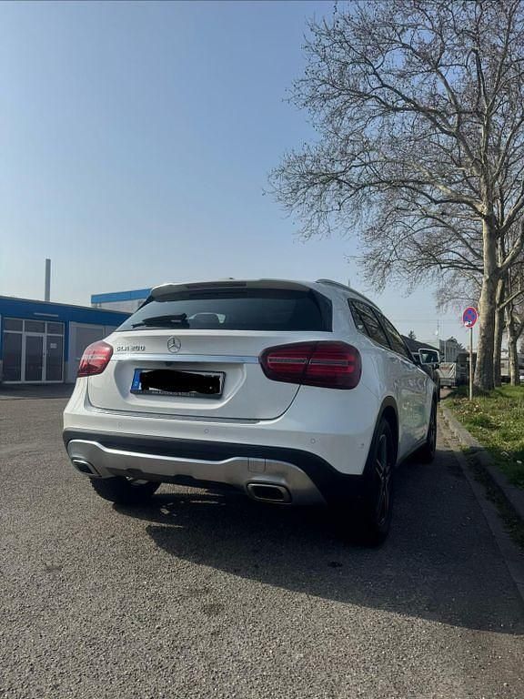 Gebraucht Mercedes GLA200 156 PS (114 kW) 2019 Weiß SUV