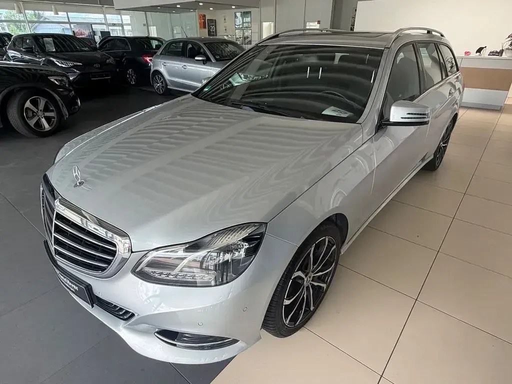 Gebraucht Mercedes E220 Avantgarde 170 PS (125 kW) 2015 Silber Kombi