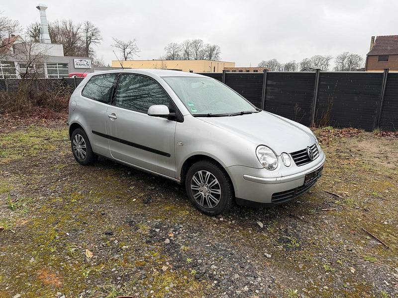 Gebraucht VW Polo 60 PS (44 kW) 2003 Silber Kleinwagen