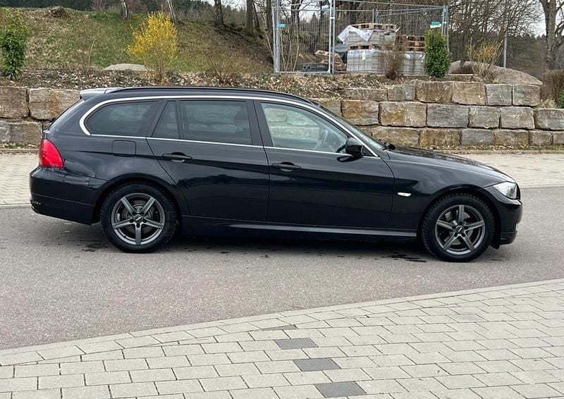 Gebraucht BMW 320 184 PS (135 kW) 2012 Schwarz Kombi