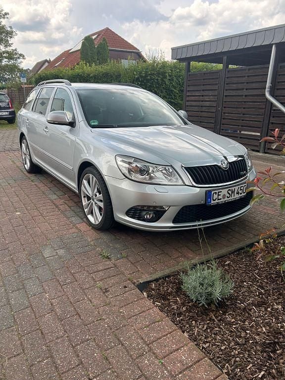 Silber Gebraucht 2011 Skoda Octavia RS Kombi | 10.000 € (Superpreis) - Bild 1/4