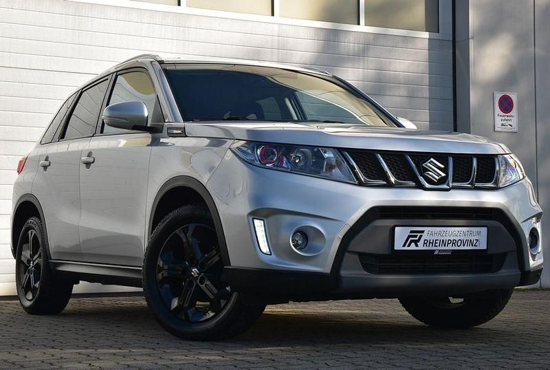 Silber Gebraucht 2018 Suzuki Vitara SUV | 15.999 € (Fairer Preis) - Bild 1/4