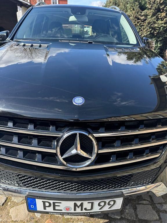 Gebraucht Mercedes ML350 258 PS (189 kW) 2012 Schwarz SUV