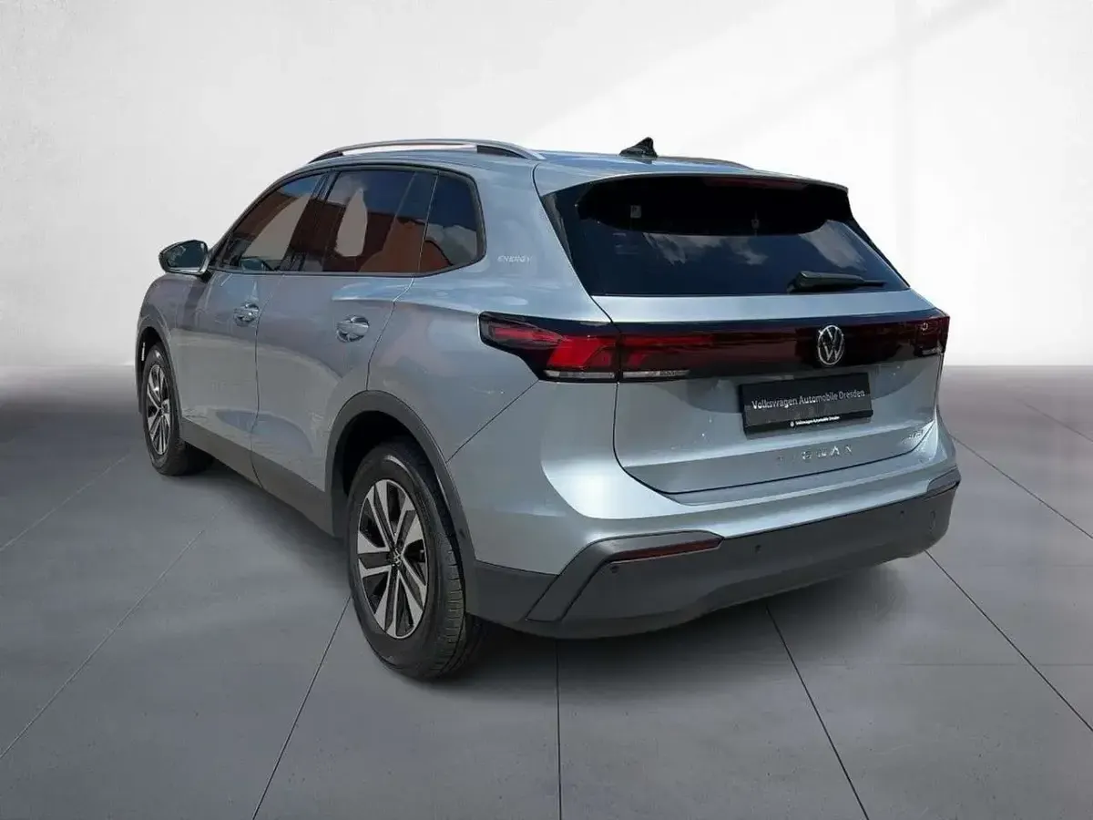 Neu VW Tiguan S 150 PS (110 kW) 2026 Oyster silver metallic SUV